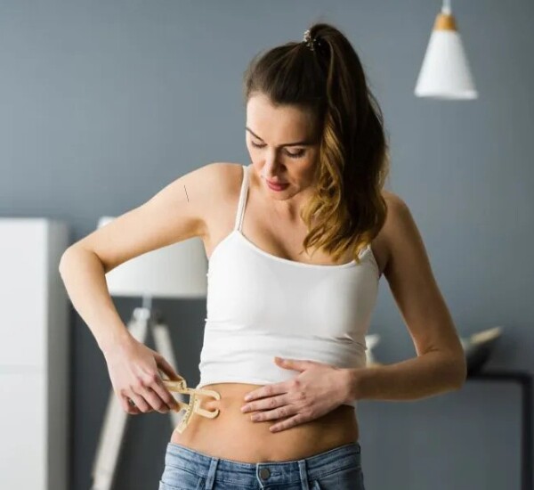 Kiểm soát tốt mỡ bụng có thể giúp bảo vệ sức khỏe tổng thể. (Ảnh minh họa).