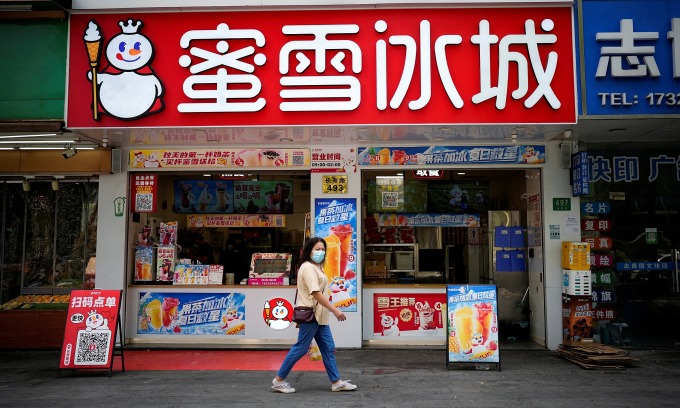 Một cửa hàng của Mixue tại Thượng Hải (Trung Quốc). Ảnh: Reuters