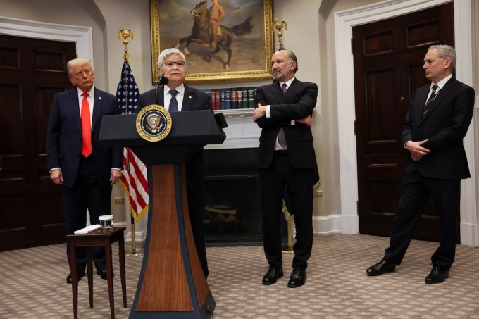 Chủ tịch kiêm CEO TSMC C.C. Wei tại Nhà Trắng ngày 3/3. Ảnh: Reuters