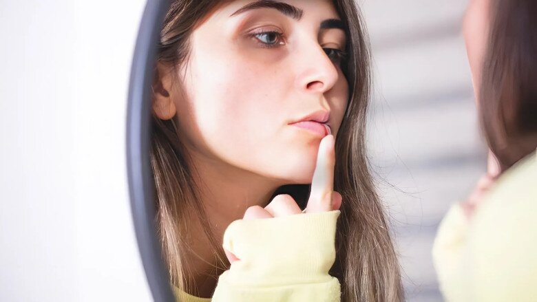 Đôi khi khô môi không phải do thiếu nước mà là dấu hiệu của rối loạn đường huyết. (Ảnh minh họa).