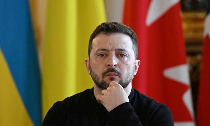 Tổng thống Volodymyr Zelensky dự hội nghị thượng đỉnh thảo luận về chiến sự Ukraine do Thủ tướng Anh Keir Starmer chủ trì tại London ngày 2/3. Ảnh: AP