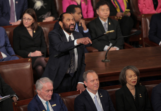 Hạ nghị sĩ Dân chủ Al Green hét lớn khi Tổng thống Donald Trump phát biểu trong phiên họp chung của quốc hội tại Đồi Capitol ngày 4/3. Ảnh: AFP