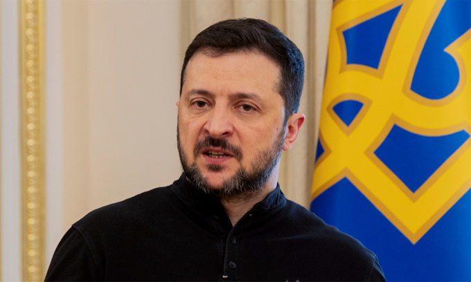 Tổng thống Ukraine Volodymyr Zelensky trong họp báo tại Kiev ngày 19/2. Ảnh: AP