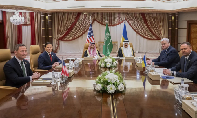 Phái đoàn Mỹ, Ukrane và chủ nhà Arab Saudi tại cuộc đàm phán ở Jeddah ngày 11/3. Ảnh: AP
