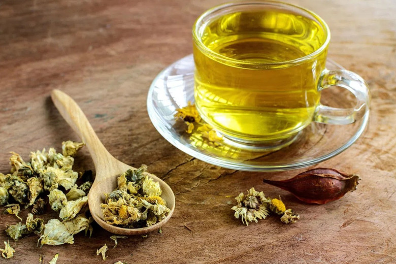 Trà hoa cúc nổi tiếng có tác dụng giúp giấc ngủ sâu và ngon hơn. (Ảnh minh họa).