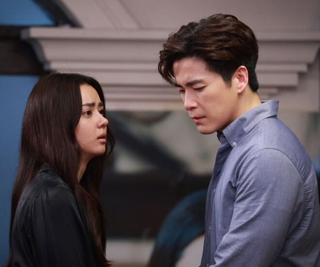 Tuy không hài lòng mấy về việc chồng biếu tiền mẹ chồng mỗi tháng, nhưng tôi cũng mắt nhắm mắt mở cho qua. (Ảnh minh họa)