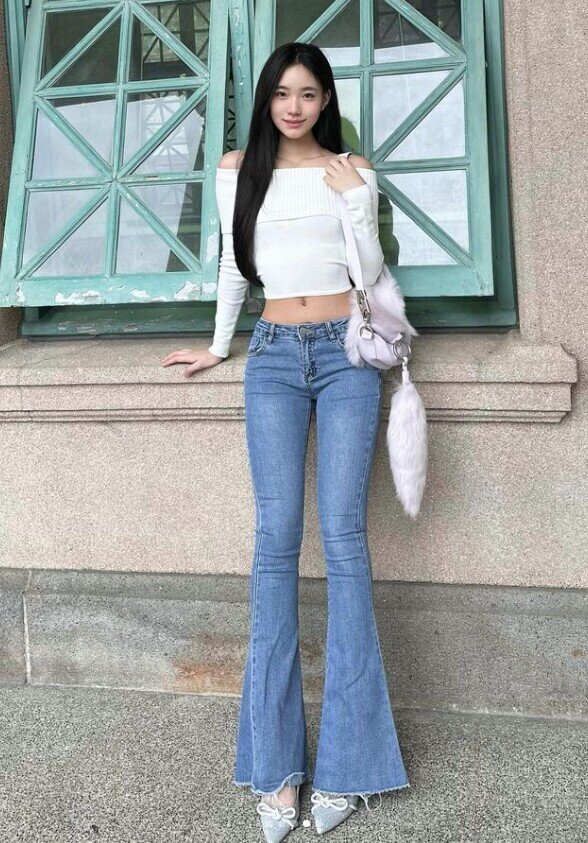 Hứa Thiều Ân đến tuổi dậy thì trở thành thiếu nữ xinh đẹp với chiều cao nổi bật, body thon thả, chuẩn siêu mẫu.