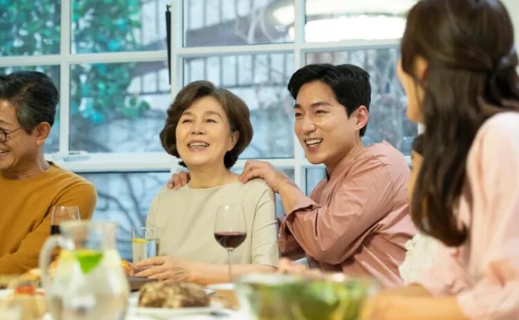 Các con ở cách nhà tôi khoảng 20 cây số, mỗi lần đến chơi nhà con, chúng tôi sẽ ở lại ăn cơm bữa trưa rồi chiều về. (Ảnh minh họa)