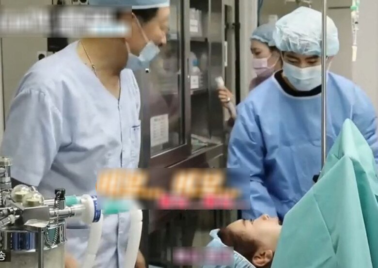 Hoa hậu amp;#34;Tình dục là chuyện nhỏamp;#34; U42 bật khóc vì khó sinh con, chồng cũ thiếu gia 24 tuổi có hành động gây xôn xao - 10