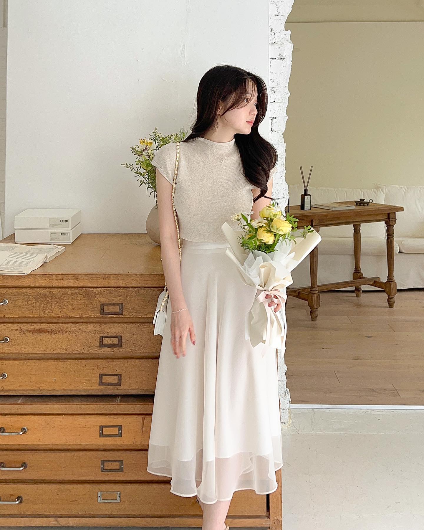 5 xu hướng chân váy công sở 2026: Đơn giản mà đẹp thanh lịch, chẳng trách các tín đồ thời trang thích đến thế - 1