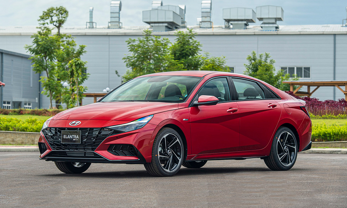 Xem trước Hyundai Elantra đời mới: Thiết kế lột xác với điểm giống Tucson, góc cạnh hơn, nội thất có thể như xe điện- Ảnh 1. Xem trước Hyundai Elantra đời mới: Thiết kế lột xác với điểm giống Tucson, góc cạnh hơn, nội thất có thể như xe điện- Ảnh 1.