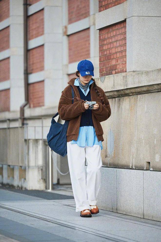 Mua 10 chiếc quần cũng chưa chắc tốt bằng 3 kiểu quần cơ bản giúp bạn amp;#34;cânamp;#34; mọi outfit từ công sở đến dạo phố - 9