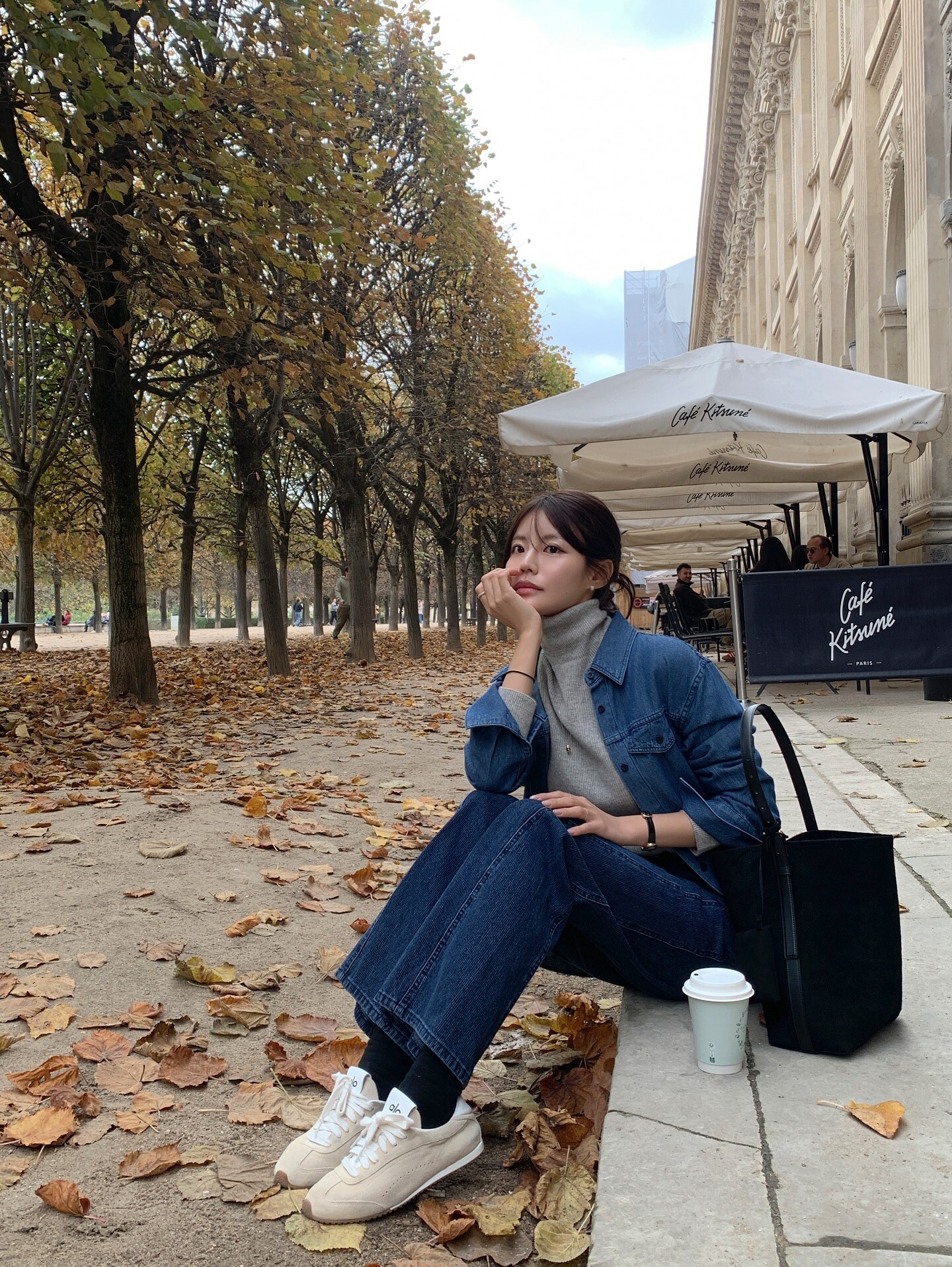 Thích mặc quần jeans, chị em mang giày bệt là hợp nhất, đặc biệt 4 kiểu này vừa trẻ vừa sang - 13