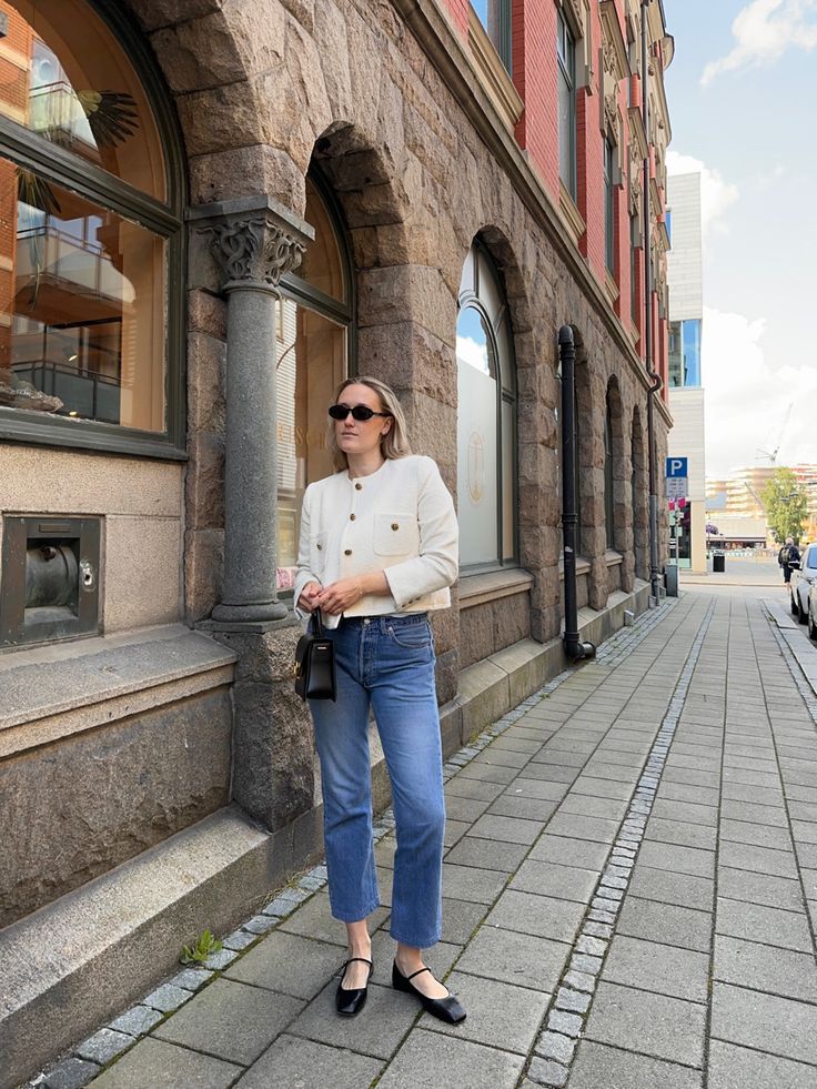 Thích mặc quần jeans, chị em mang giày bệt là hợp nhất, đặc biệt 4 kiểu này vừa trẻ vừa sang - 3