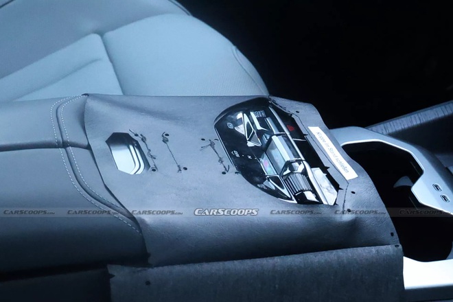 BMW 5 Series mới lộ nội thất lột xác hoàn toàn: Màn hình khủng, HUD siêu dài trên kính lái, căng mắt vẫn khó tìm nổi nút bấm- Ảnh 5. BMW 5 Series mới lộ nội thất lột xác hoàn toàn: Màn hình khủng, HUD siêu dài trên kính lái, căng mắt vẫn khó tìm nổi nút bấm- Ảnh 5.