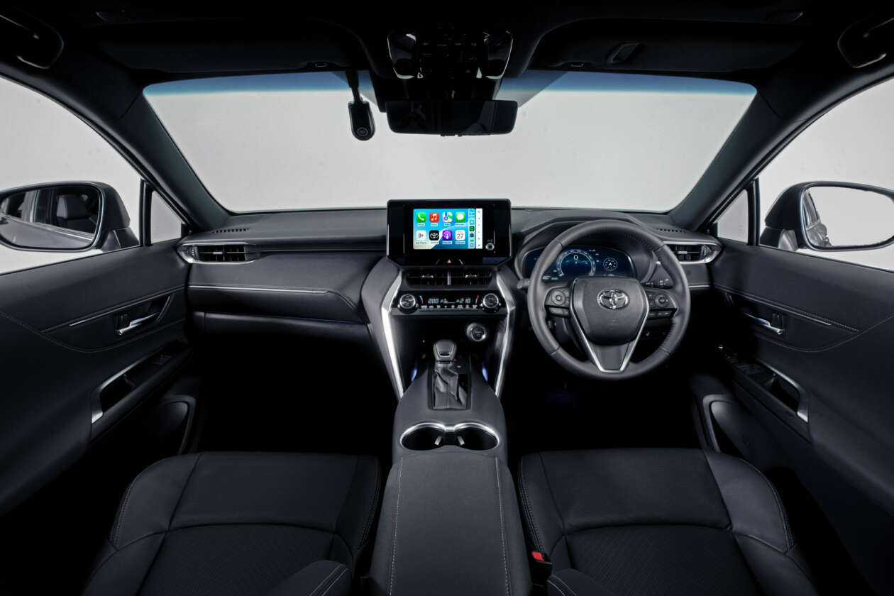 Toyota Venza 2026 ra mắt ĐNÁ: Giá quy đổi gần 2 tỷ đồng, động cơ hybrid như Camry, màn hình dễ gây tranh cãi- Ảnh 2. Toyota Venza 2026 ra mắt ĐNÁ: Giá quy đổi gần 2 tỷ đồng, động cơ hybrid như Camry, màn hình dễ gây tranh cãi- Ảnh 2.