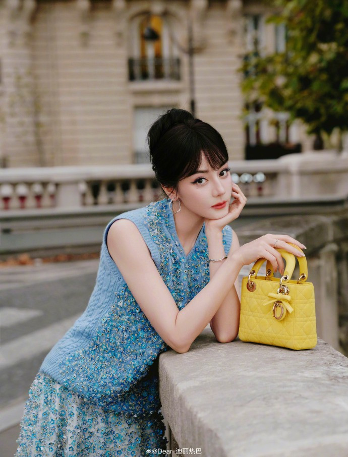 Phía Nhiệt Ba xác nhận nữ diễn viên vẫn an toàn và khỏe mạnh. Vì thời gian quá sát nên cô buộc phải hủy lịch trình đi tham dự show Dior tại Paris. Ảnh: Weibo.