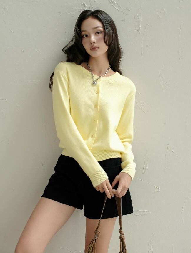 Đừng chỉ mặc đồ đen với trắng, sang xuân diện ngay 5 màu này để da sáng bật tông tức thì không cần tắm trắng - 8