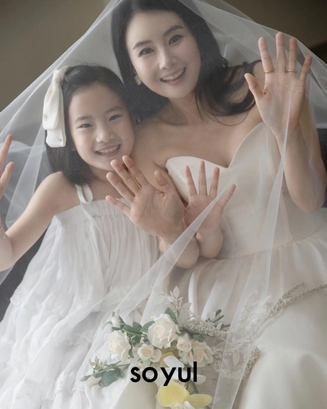 Con gái chính là người tích cực đẩy thuyền cho quan hệ của Choi Jung Yoon và chồng mới.