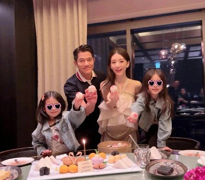 Khi nam diễn viên hạng A 2 tuổi, bố vợ mới ra đời, vợ hotgirl mang thai lần 3 liền thưởng nóng 332 tỷ  - 3