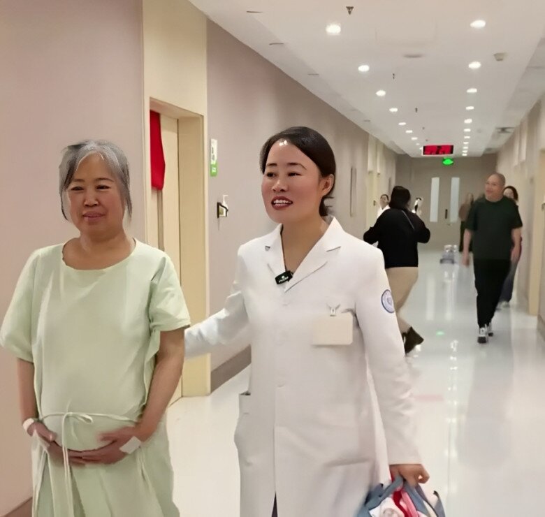 Cụ bà Trung Quốc U70 sinh con, tình huống khiến bà mang bầu mới amp;#34;gây sốcamp;#34; MXH - 2