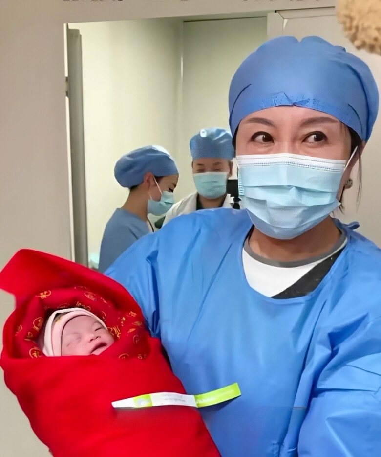 Sản phụ vỡ ối sớm 2 tuần so với ngày dự sinh.