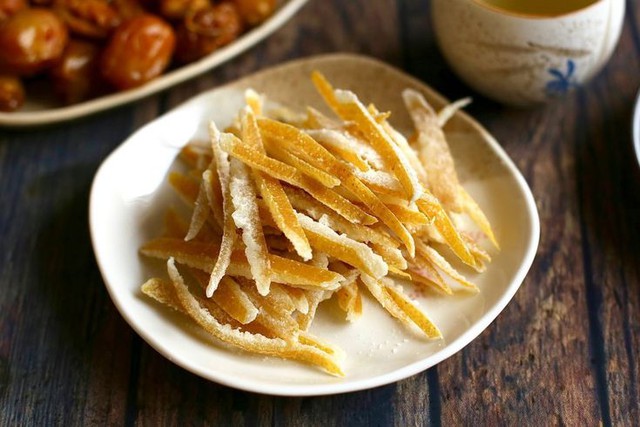 Vỏ bưởi chứa nhiều tinh dầu và các hợp chất chống oxy hóa có lợi cho sức khỏe nếu được sử dụng đúng cách.