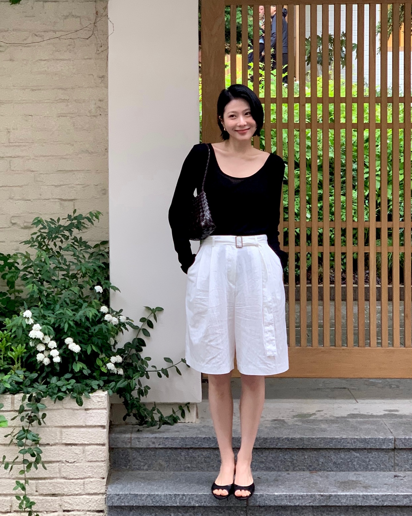 Không chỉ có sơ mi, phụ nữ Hàn còn mê 4 kiểu áo này khi đi làm vì vừa trẻ lại amp;#34;chanh sảamp;#34; - 5