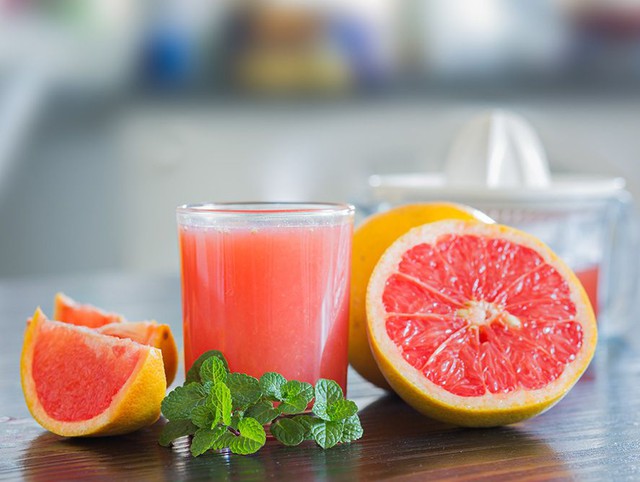 Nước ép cam quýt rất giàu vitamin C giúp thúc đẩy sản sinh collagen.