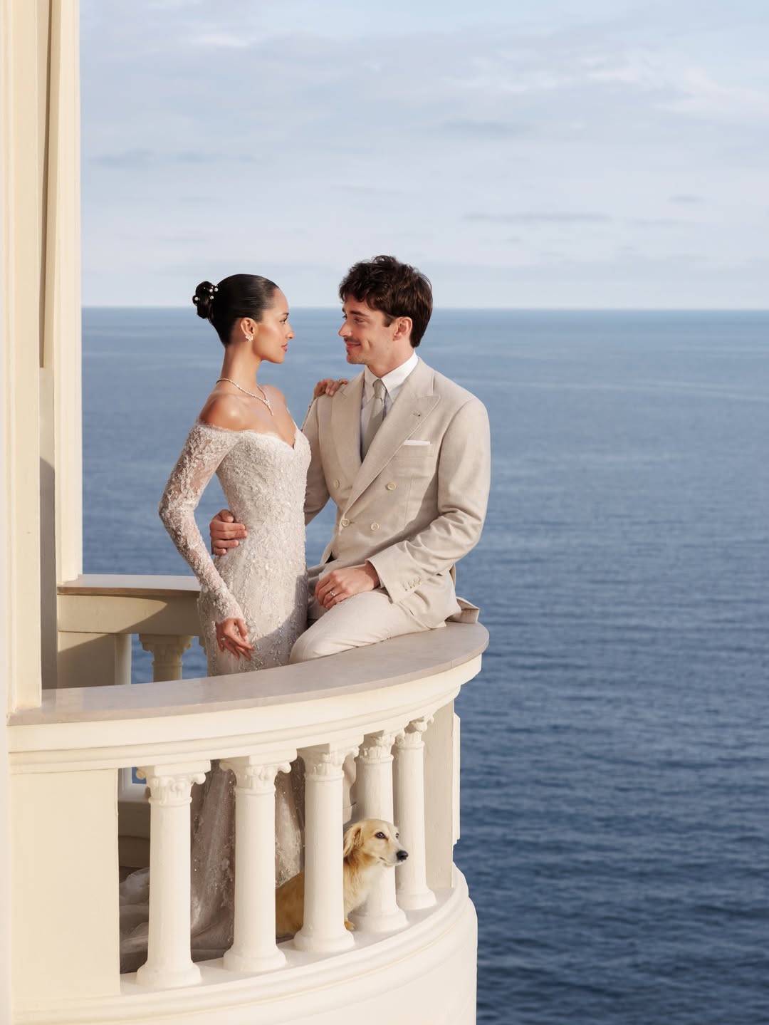 Cô dâu hot nhất toàn cầu ngồi siêu xe 300 tỷ về dinh: Mặt thiên thần body ác quỷ, mặc đẹp đến nỗi mỗi khung hình đều hóa bìa magazine- Ảnh 1.