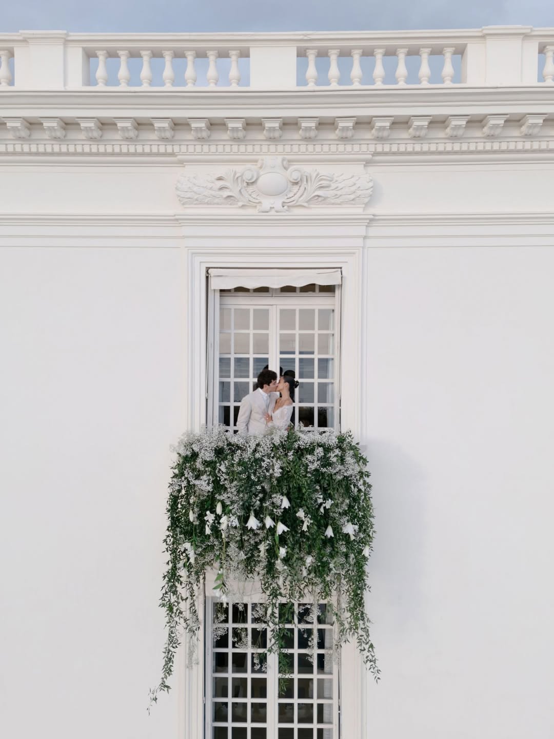 Cô dâu hot nhất toàn cầu ngồi siêu xe 300 tỷ về dinh: Mặt thiên thần body ác quỷ, mặc đẹp đến nỗi mỗi khung hình đều hóa bìa magazine- Ảnh 3.