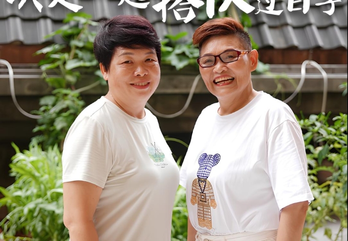 Li Yan (trái) và Liang Shichun sống chung sau ly hôn. Ảnh: Southern Metropolis Daily