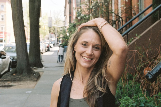 Annie Robinson, 39 tuổi (Mỹ), mắc chứng sợ tiêu tiền. Ảnh: Independent