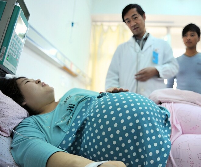 Sản phụ nhập viện khi phát hiện em bé trong bụng thai máy yếu hơn bình thường.