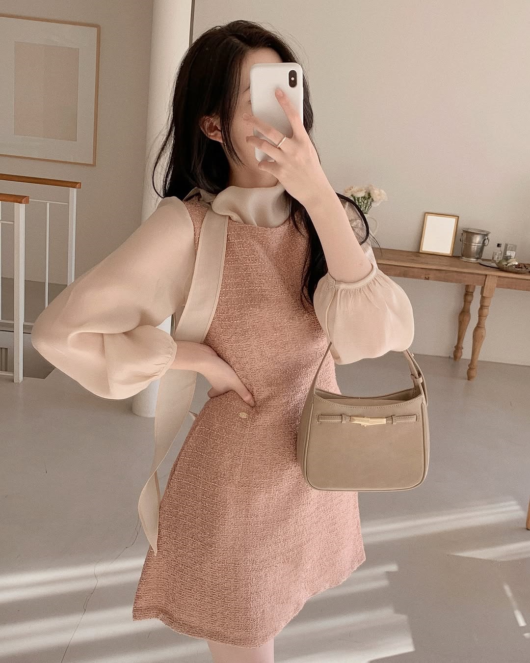 Mùa xuân năm nay, kiểu áo sơ mi này bất ngờ hot trở lại: Thanh lịch, đẹp tinh tế, rất hợp với chị em công sở - 7