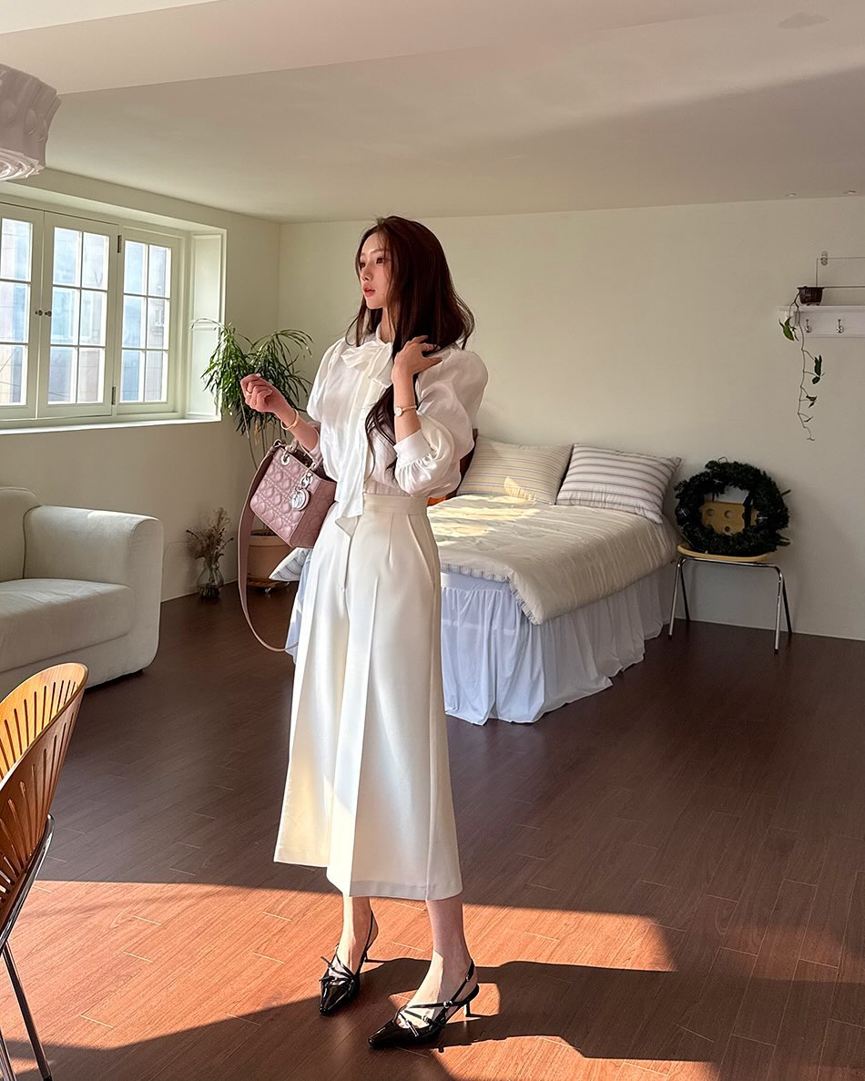 Mùa xuân năm nay, kiểu áo sơ mi này bất ngờ hot trở lại: Thanh lịch, đẹp tinh tế, rất hợp với chị em công sở - 9