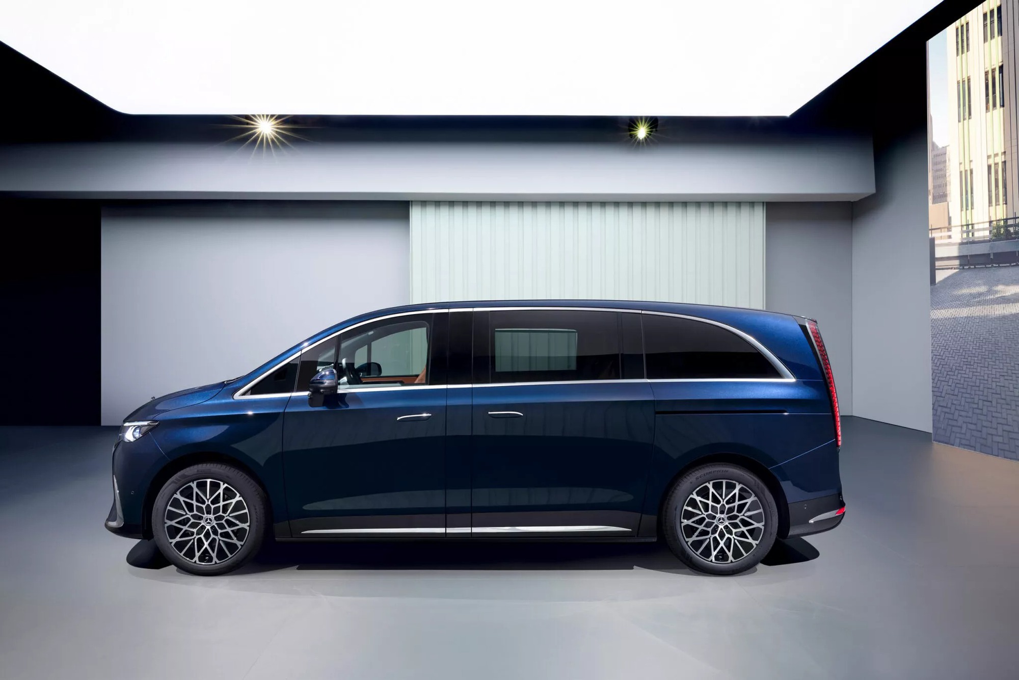 Mercedes-Benz VLE trình làng: Minivan điện đi hơn 700 km, nội thất màn hình 8K như máy bay riêng- Ảnh 6.