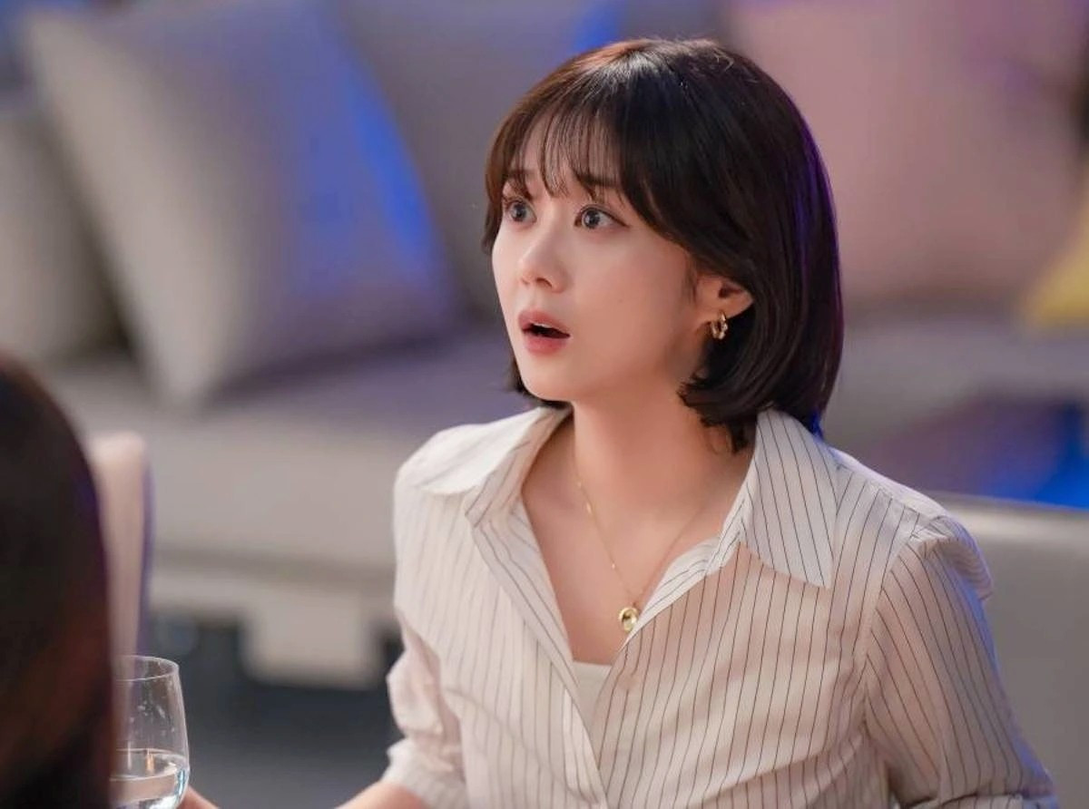 Nhân viên ở công ty cũ qua đời, nhưng Jang Nara bị gọi tên và cho rằng cô đã mất đột ngột.