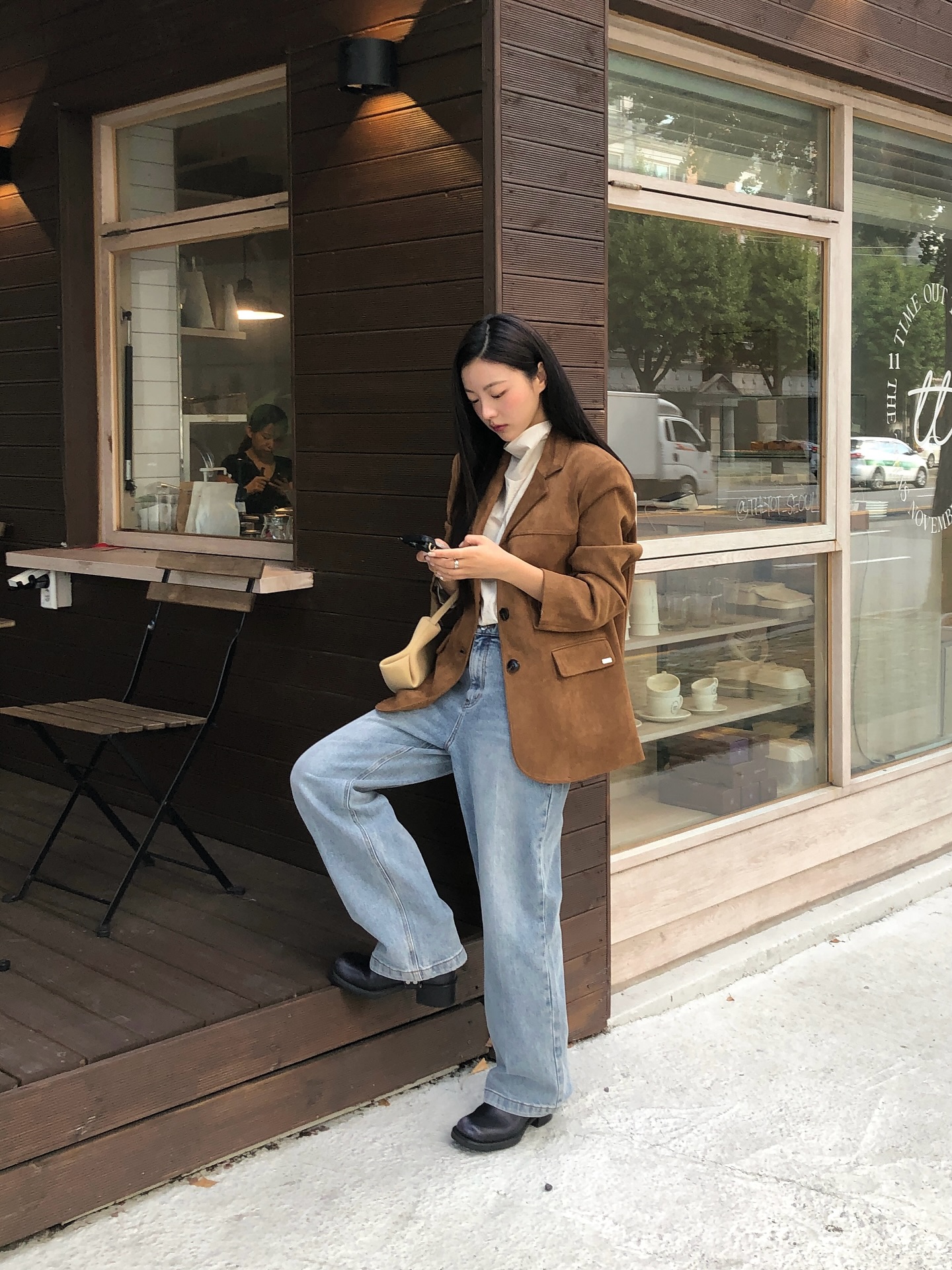 Giữa vô vàn quần ống rộng, 5 kiểu này thật sự đáng sắm vì dễ mặc lại tôn dáng ngút ngàn - 2