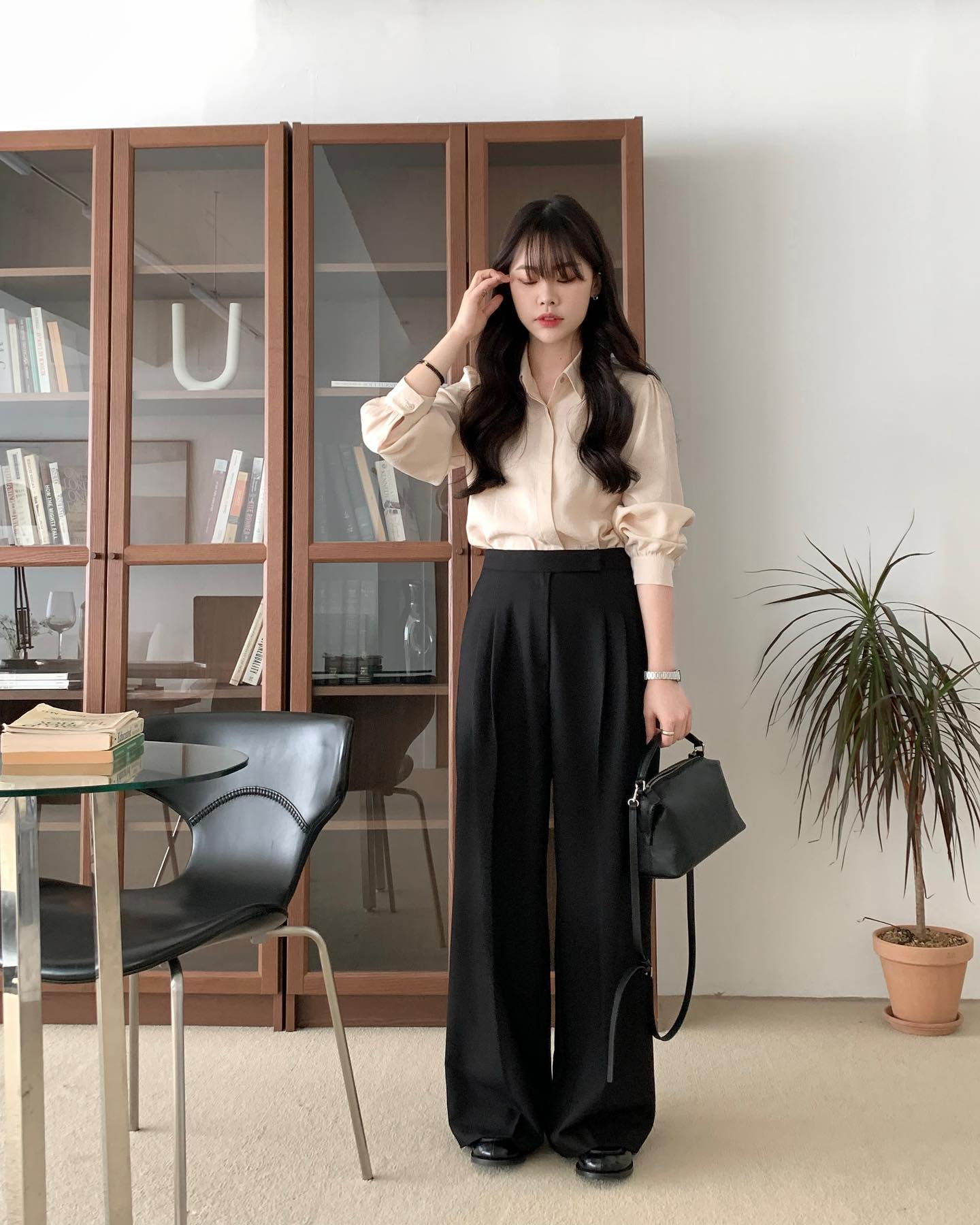 Giữa vô vàn quần ống rộng, 5 kiểu này thật sự đáng sắm vì dễ mặc lại tôn dáng ngút ngàn - 11