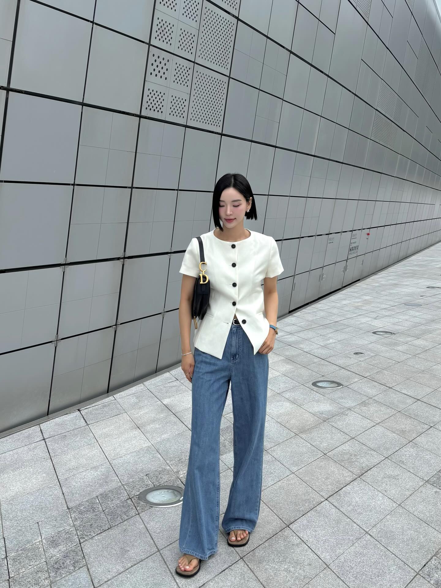 Giữa vô vàn quần ống rộng, 5 kiểu này thật sự đáng sắm vì dễ mặc lại tôn dáng ngút ngàn - 3