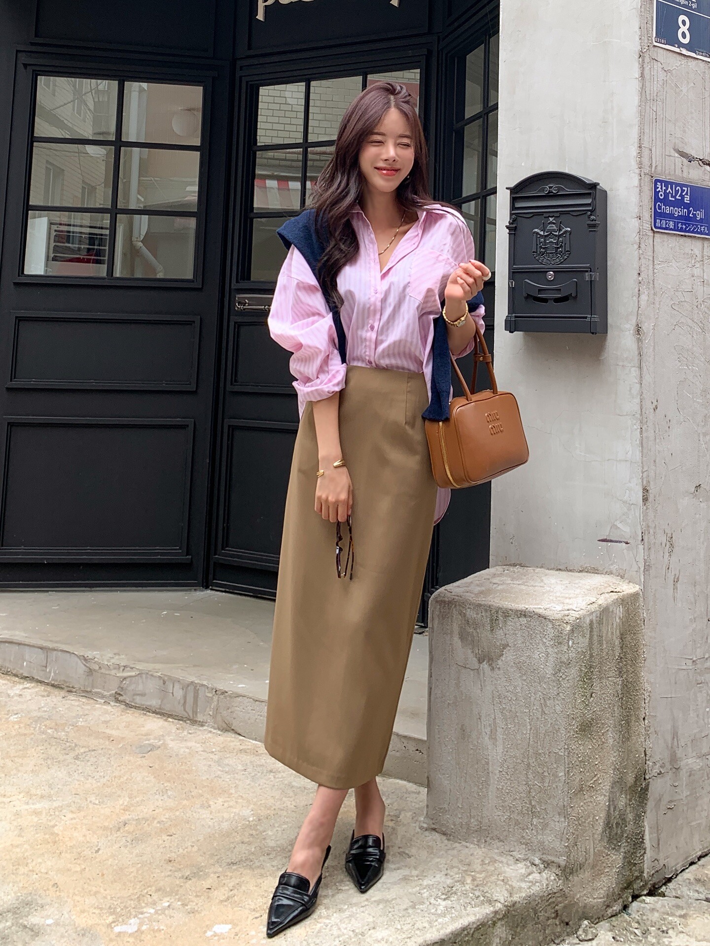 Hè này chị em đừng mặc mãi đồ rộng, đổi sang 5 items này để trông cao ráo và thanh lịch hơn - 7