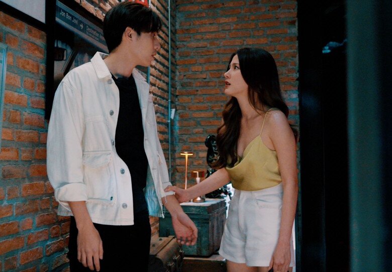 Tôi bật khóc, chạy tới nắm tay anh nhưng không được. (Ảnh minh họa)