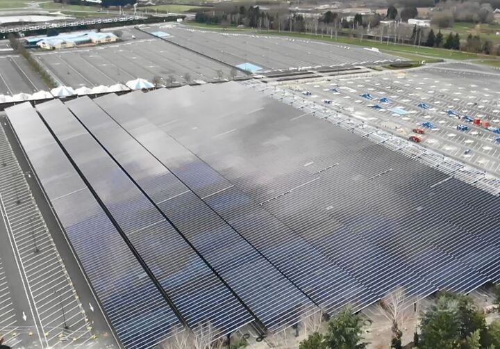 Disneyland biến bãi đỗ xe thành 'trang trại' điện mặt trời khổng lồ- Ảnh 1.