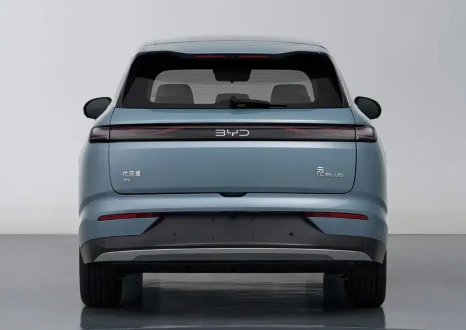 BYD Atto 3 mới lộ diện: Khác hẳn bản bán ở Việt Nam, dẫn động cầu sau và tay nắm cửa như Porsche 911- Ảnh 2.