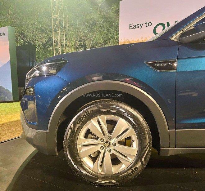 Ảnh thực tế Skoda Kushaq 2026 bản giá rẻ: Ghế nỉ, màn nhỏ nhưng vẫn có đèn LED, cửa sổ trời, vô-lăng nhiều nút, thêm cạnh tranh Xforce, Yaris Cross- Ảnh 6.