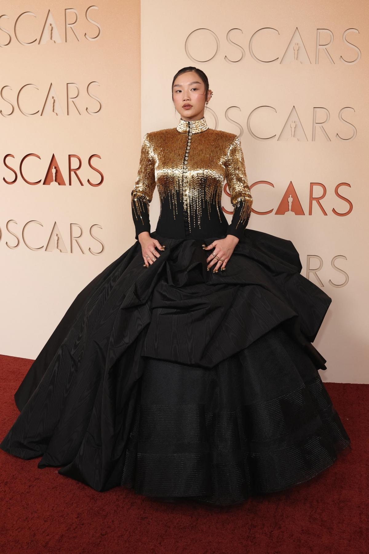 Những bộ cánh amp;#34;thảm họaamp;#34; ở Oscar 2026 - 10