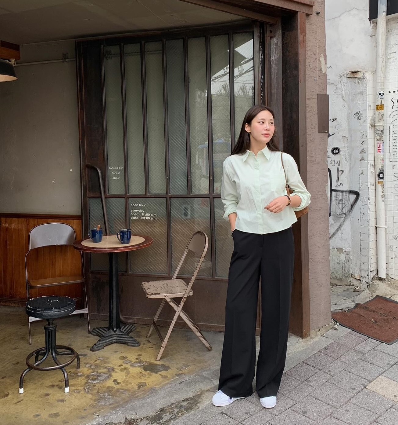 Quần đen phối cùng 4 kiểu áo đích thị là amp;#34;sách mẫuamp;#34; mặc đẹp, chị em học theo mà không cần nghĩ nhiều - 1