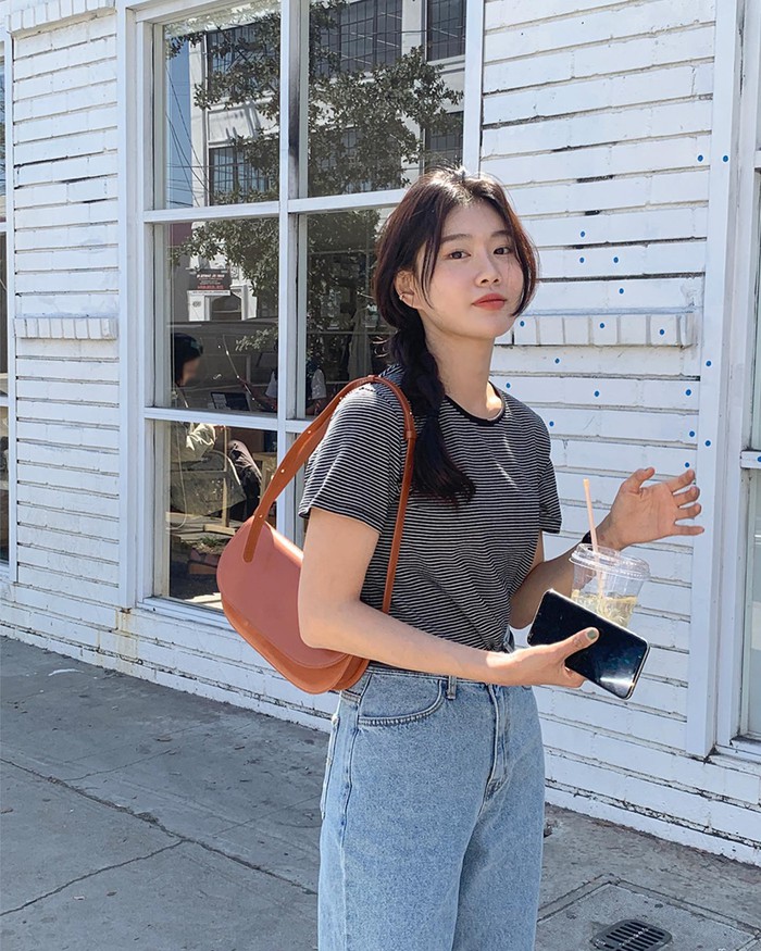 Không cần sắm nhiều, 4 outfit mùa hè này giúp chị em mặc đơn giản mà vẫn sang, áp dụng trông có gu hơn hẳn  - 9