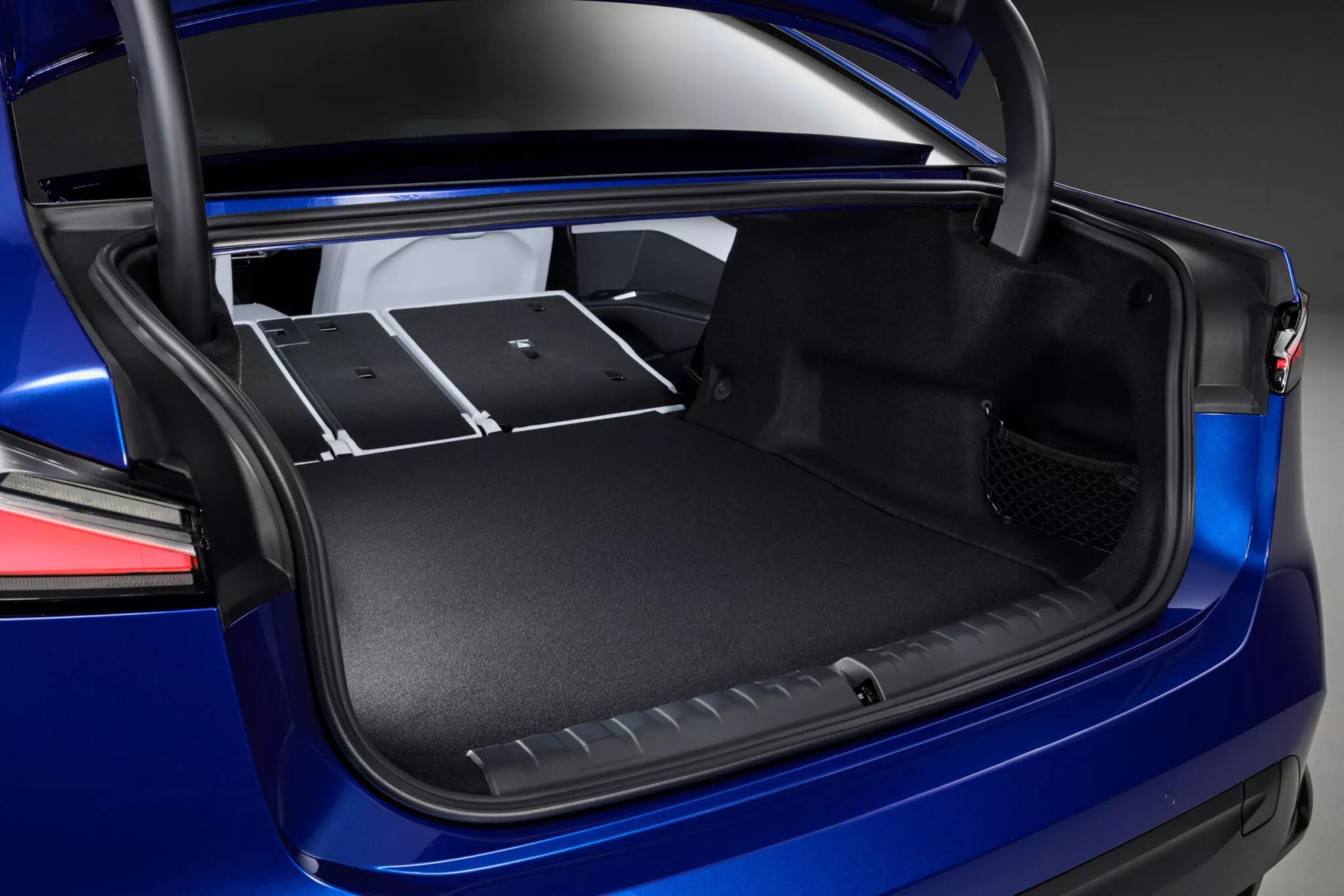 BMW i3 lộ diện: Nhìn như đến từ tương lai, có cả AI hỗ trợ người lái, sạc đầy đi gần 1.000 km- Ảnh 11.